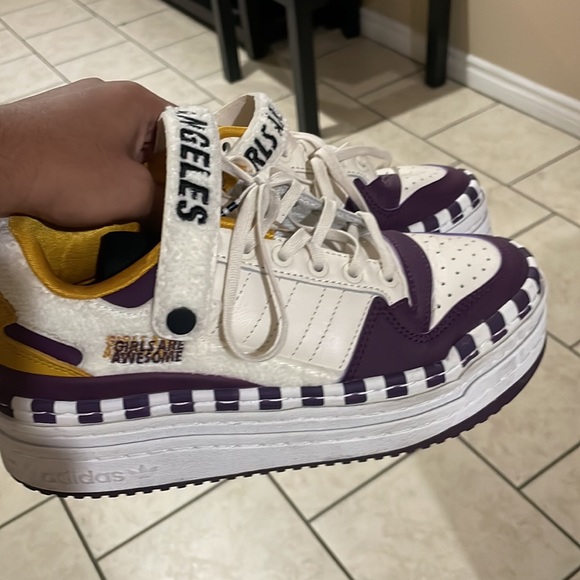 Sneakers for girls in very good condition as new. - Picture 5 of 5